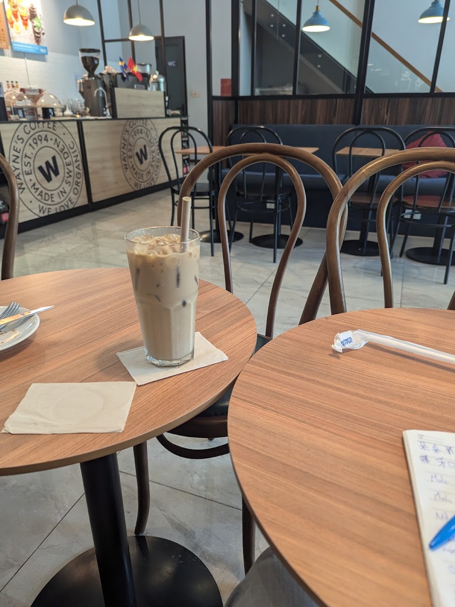 Wayne's Coffee Nguyễn Văn Hưởng - 4