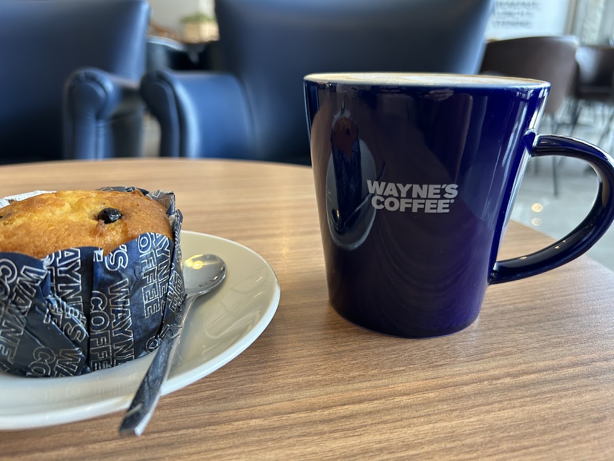 Wayne's Coffee Nguyễn Văn Hưởng - 6