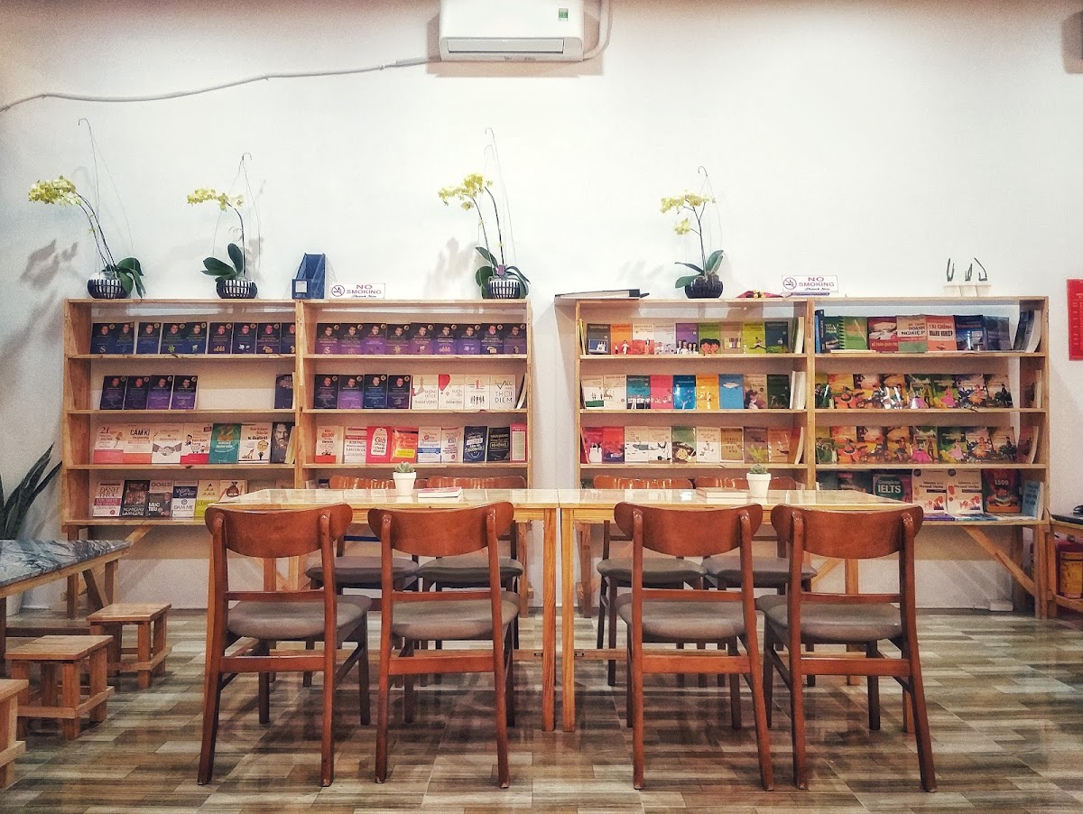 Cafe & Sách Không Thời Gian