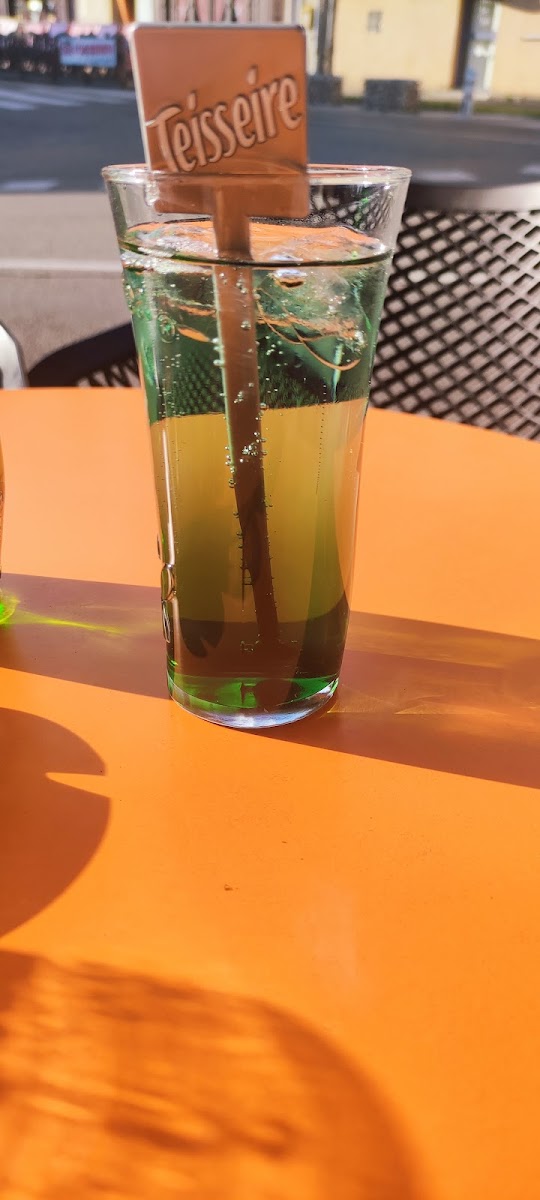 Cafe Des Six Routes - 3