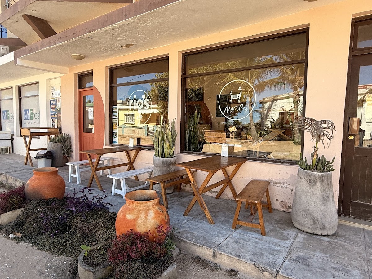 Rio's - Cafe Bakery - 3