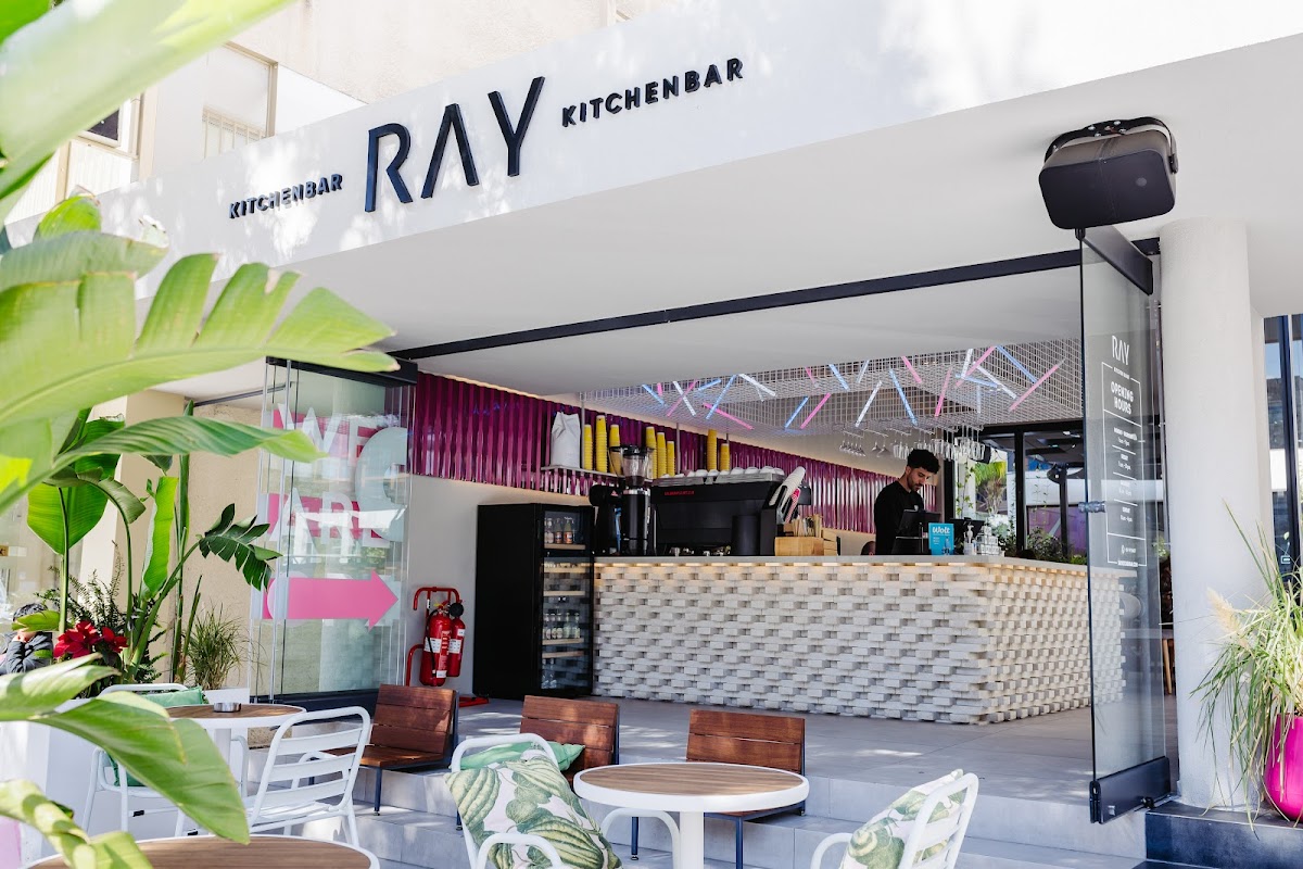 RAY Kitchen & Bar
