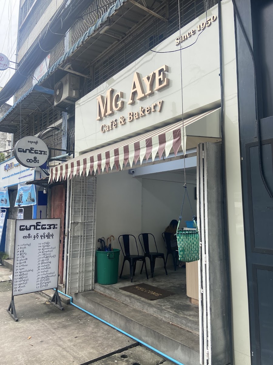 Mg Aye cafe (မောင်အေးကဖီး)