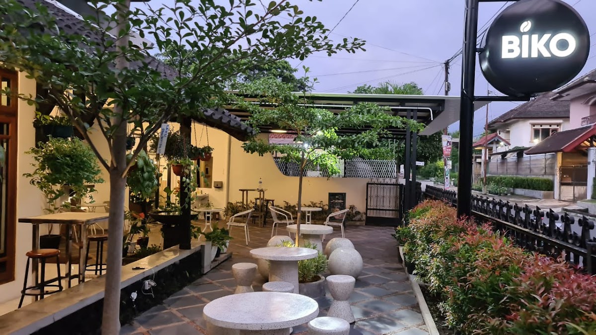 CAFE BIKO