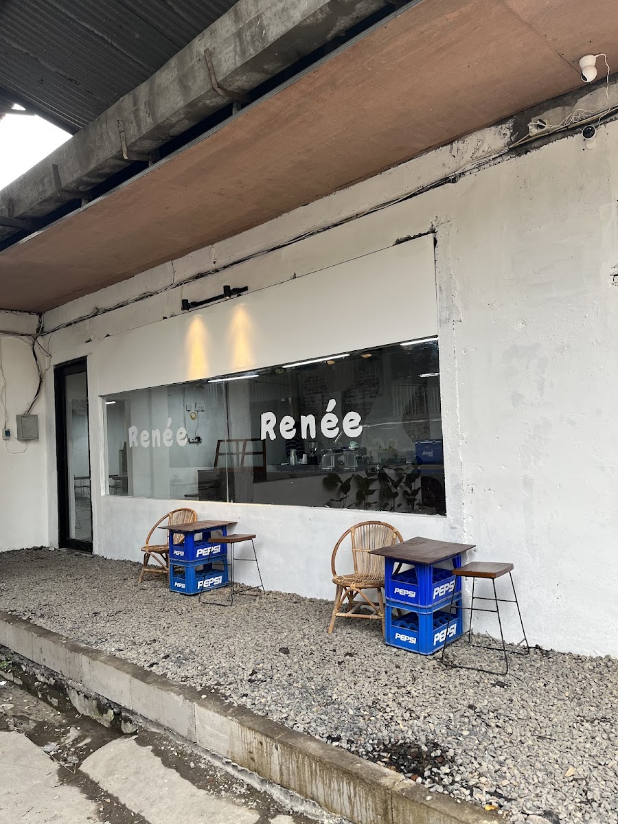Renée Cafe