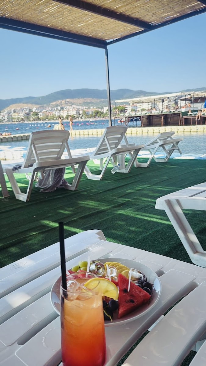 Bluemoon Cafe Beach - 3