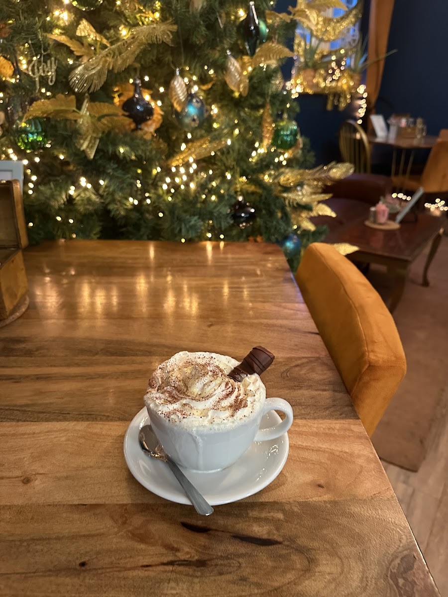 Lucie Sue Gifts & Coffee Bar - 4