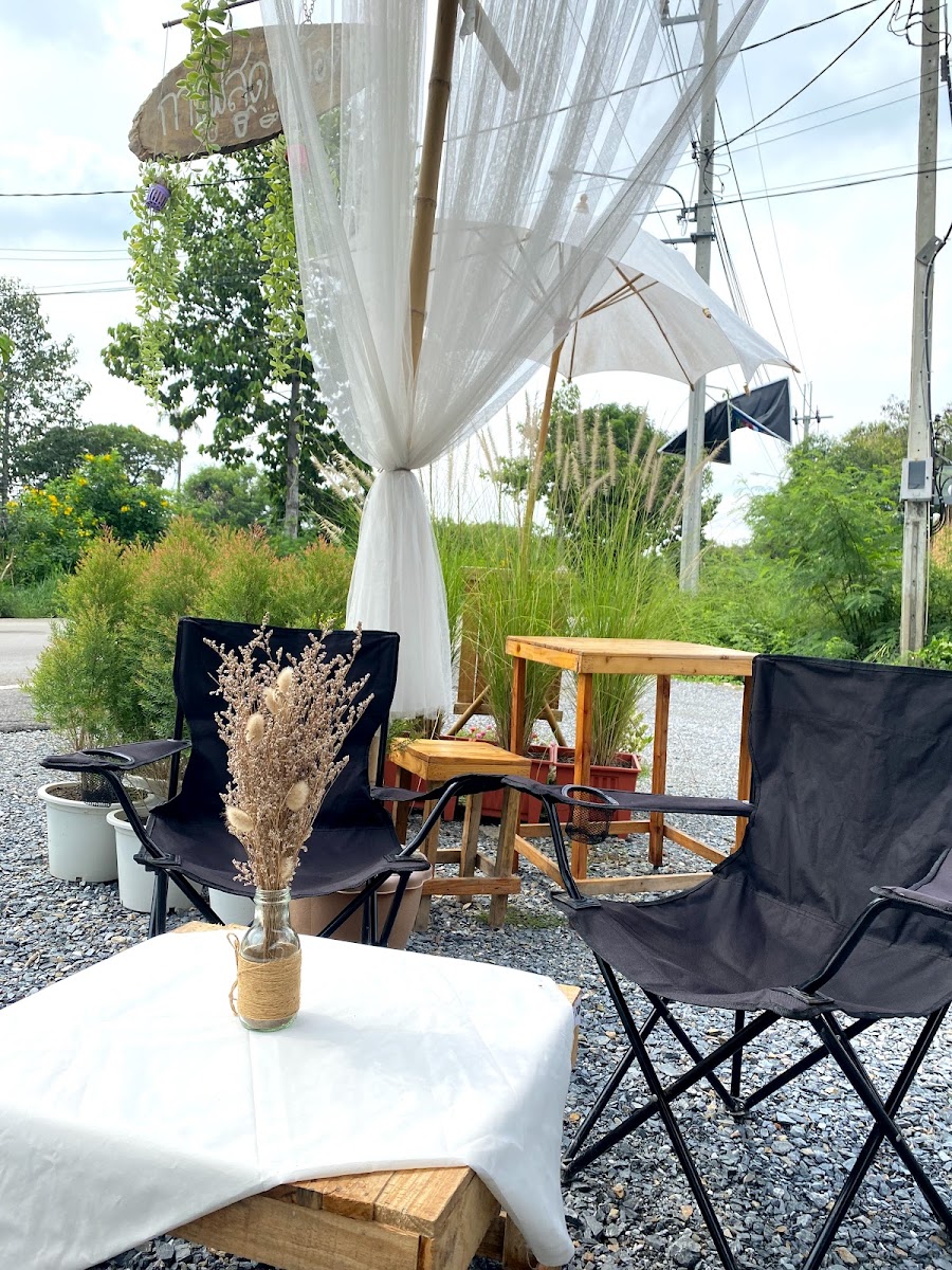 หกคูณหก Six by Six Café and Bistro