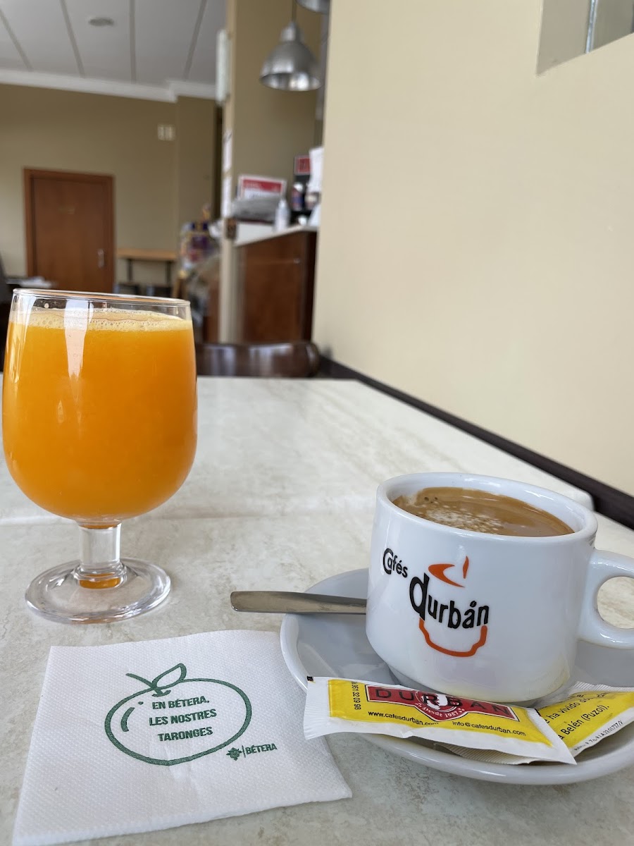 Desiree Cafetería - 4