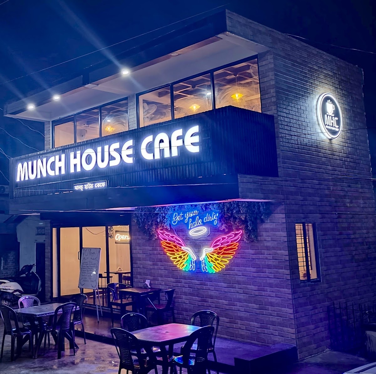 Munch House Cafe - 3