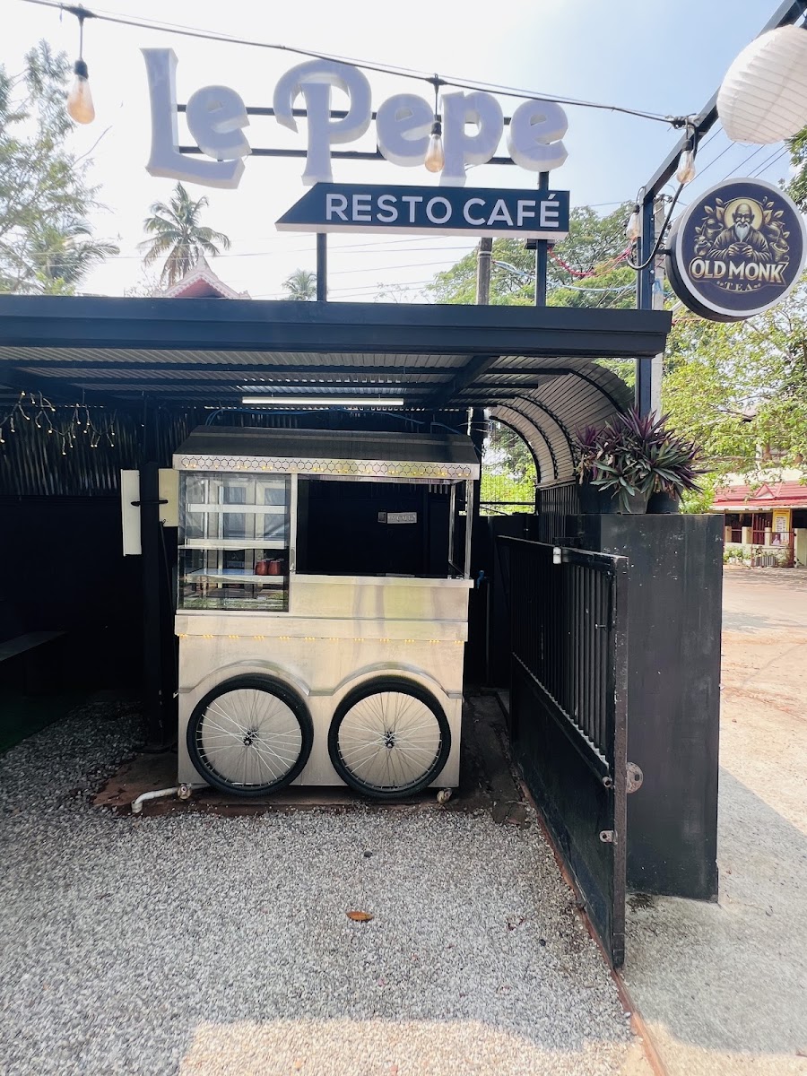 Le Pepe Resto Café