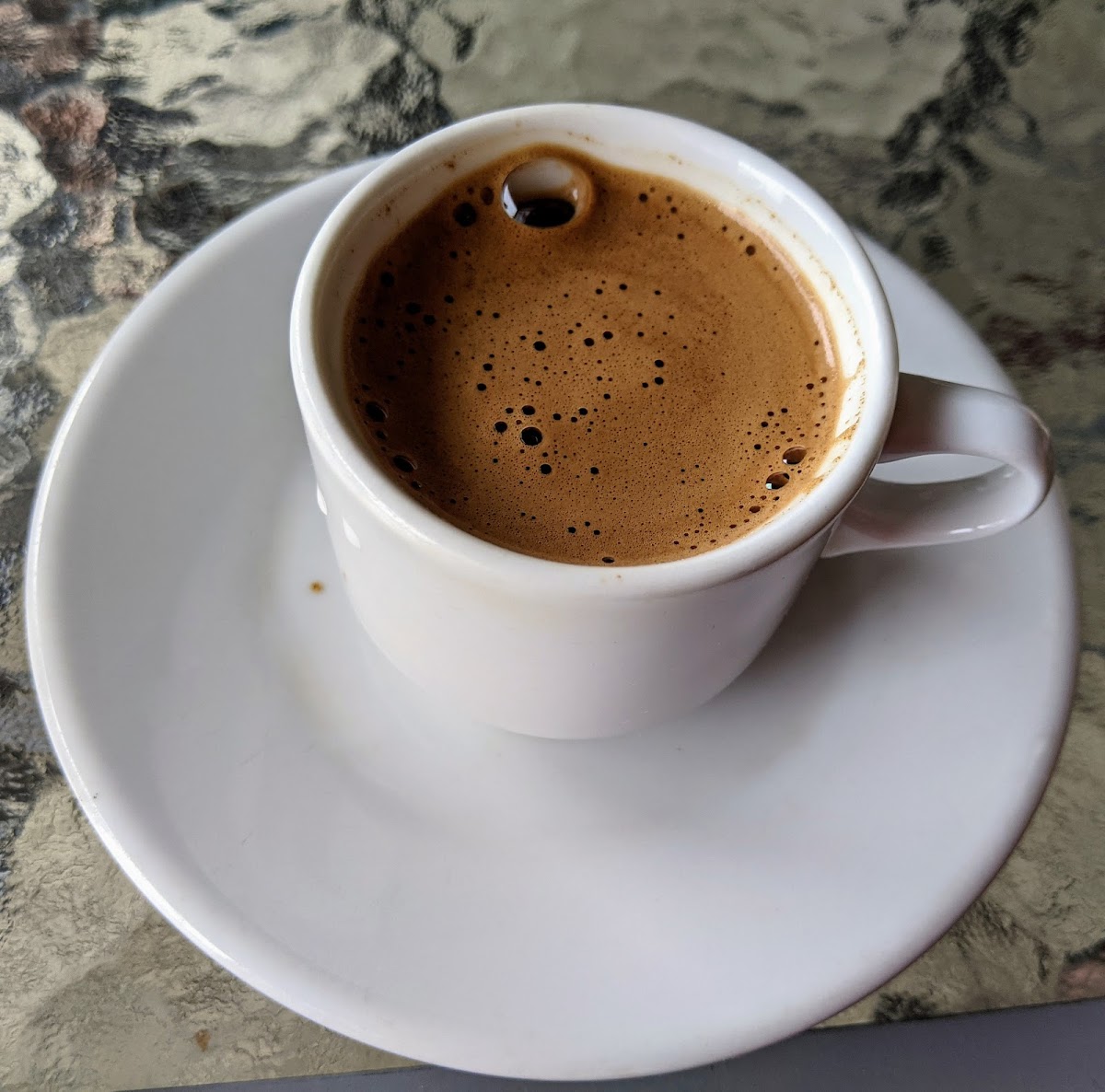 TO KAFENEIO TOY PETRESI