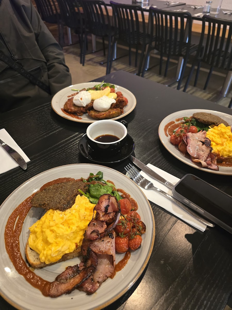 The B-Town Eatery - 5