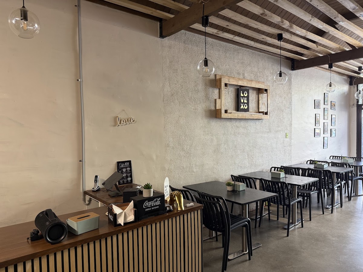 The B-Town Eatery - 7