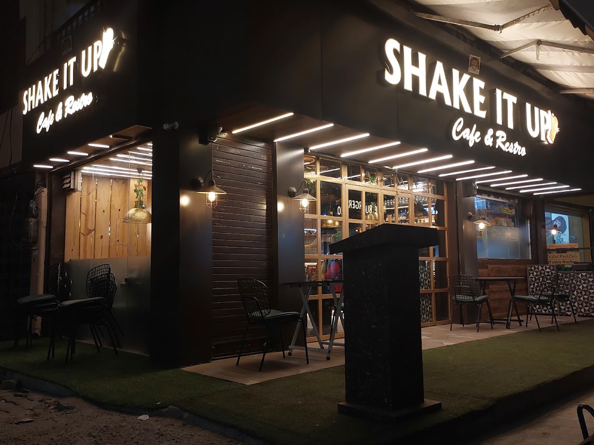 SHAKE IT UP CAFE & RESTRO
