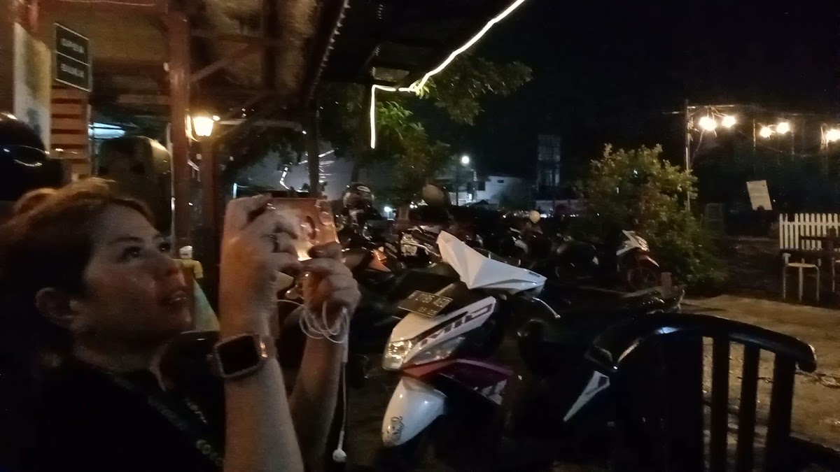 Angkringan Hitam Putih - 2