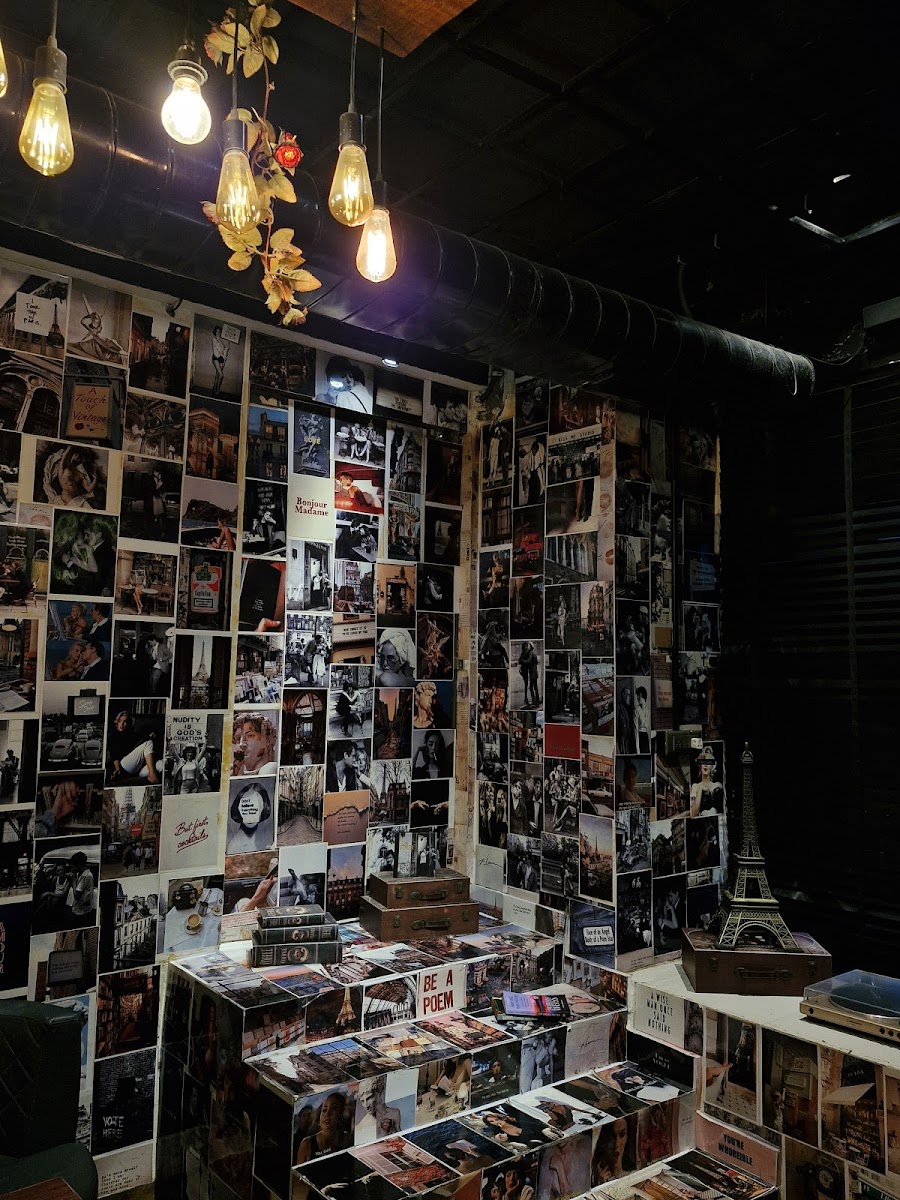 De jour Cafe, Club & Restaurant - 3