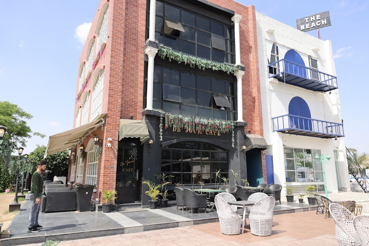 De jour Cafe, Club & Restaurant - 4