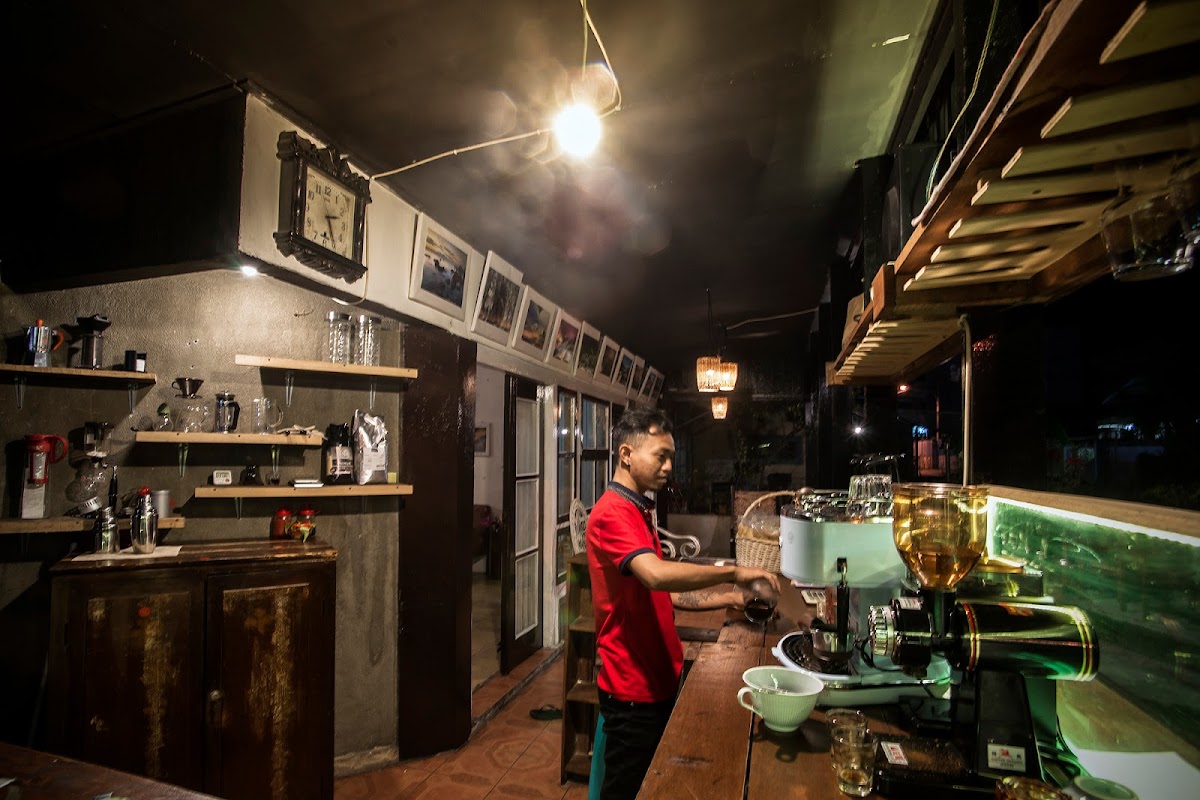 9 Life Coffee Shop & Photo Gallery