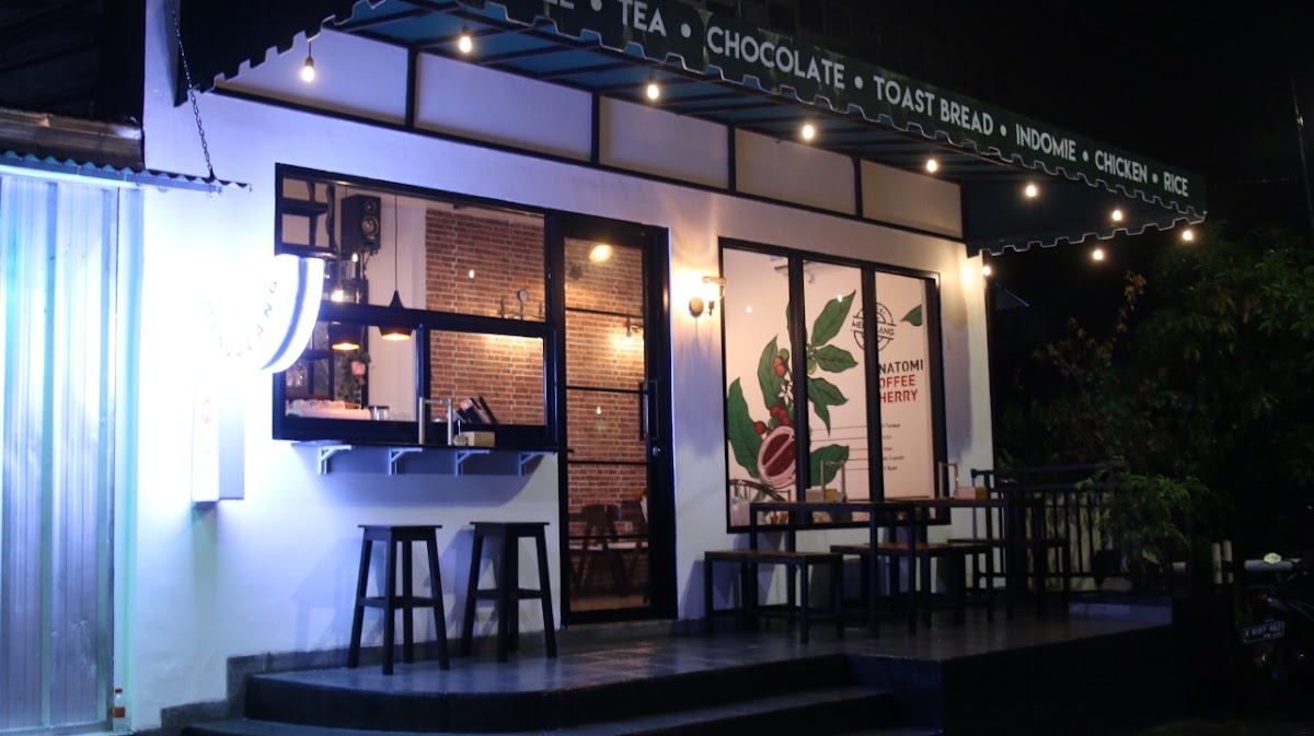 Menjulang Kedai Kopi