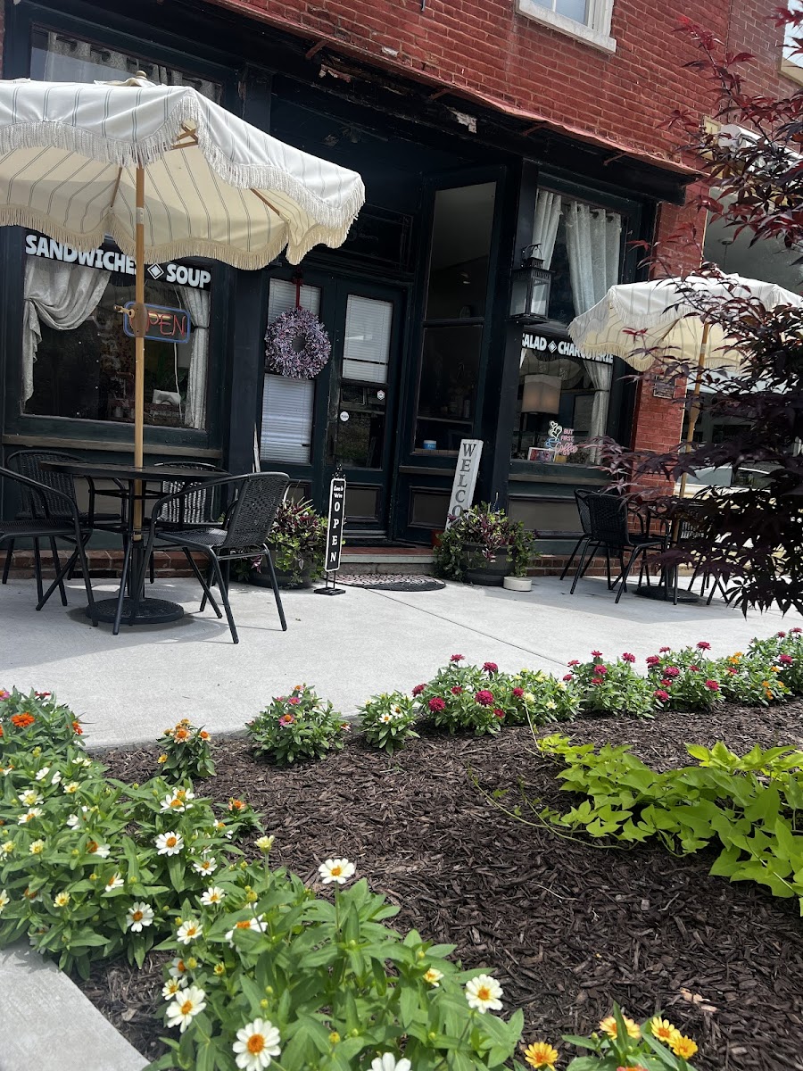 Lang-A-Tang Cafe & Catering - 3