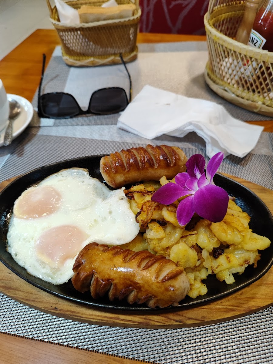 Holland Tulip Cafe and Bakery - 10