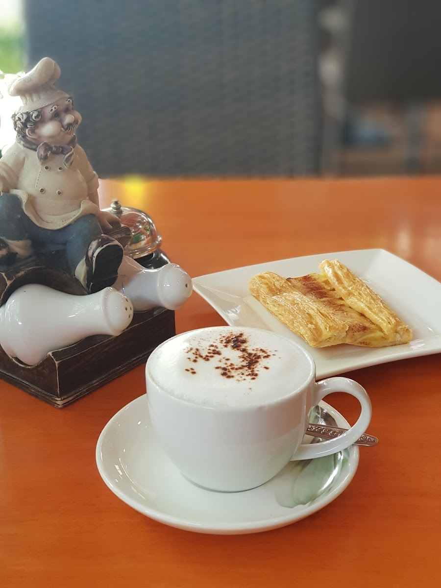 Holland Tulip Cafe and Bakery - 6