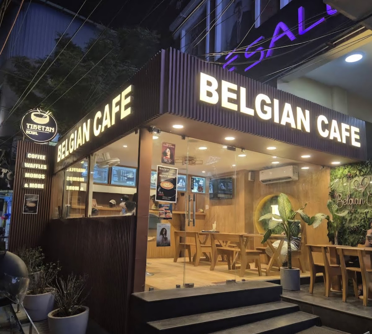 Belgian Cafe Chrompet