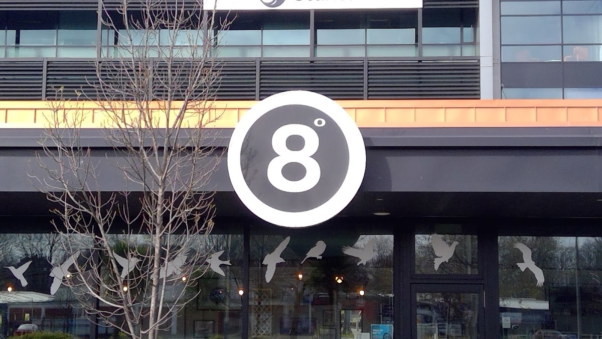 8 Degree Cafe
