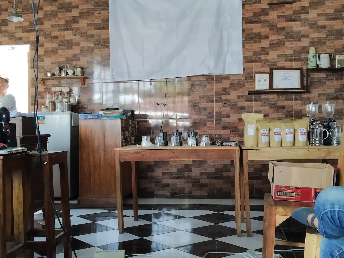 kedai kopi lampu kota