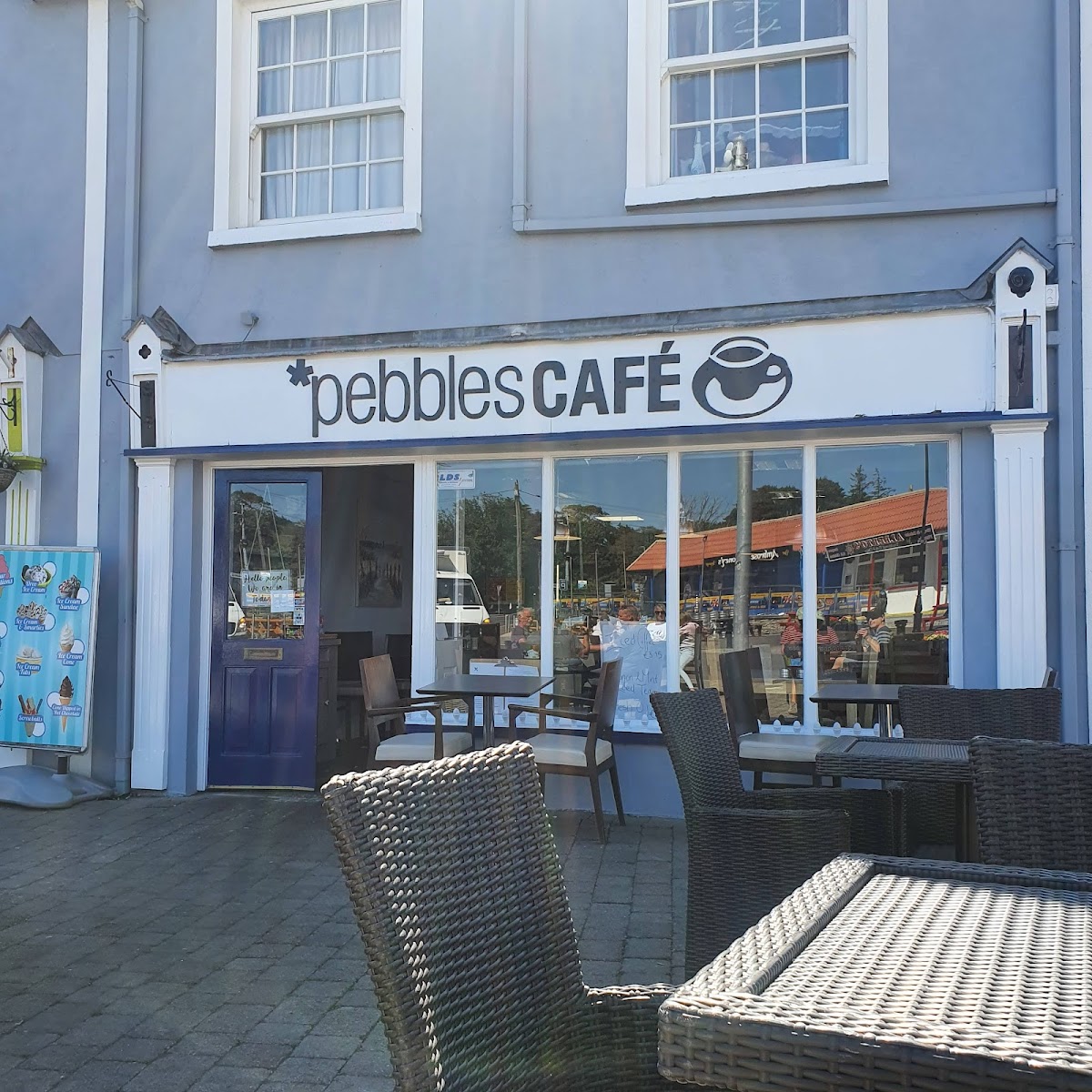 Pebbles Café