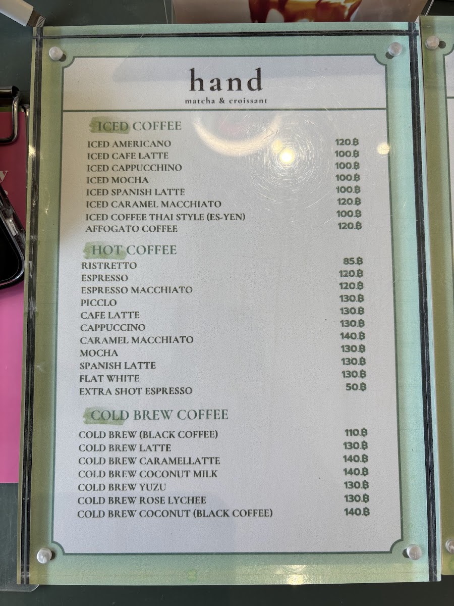 Hand matcha & crossiant - 2