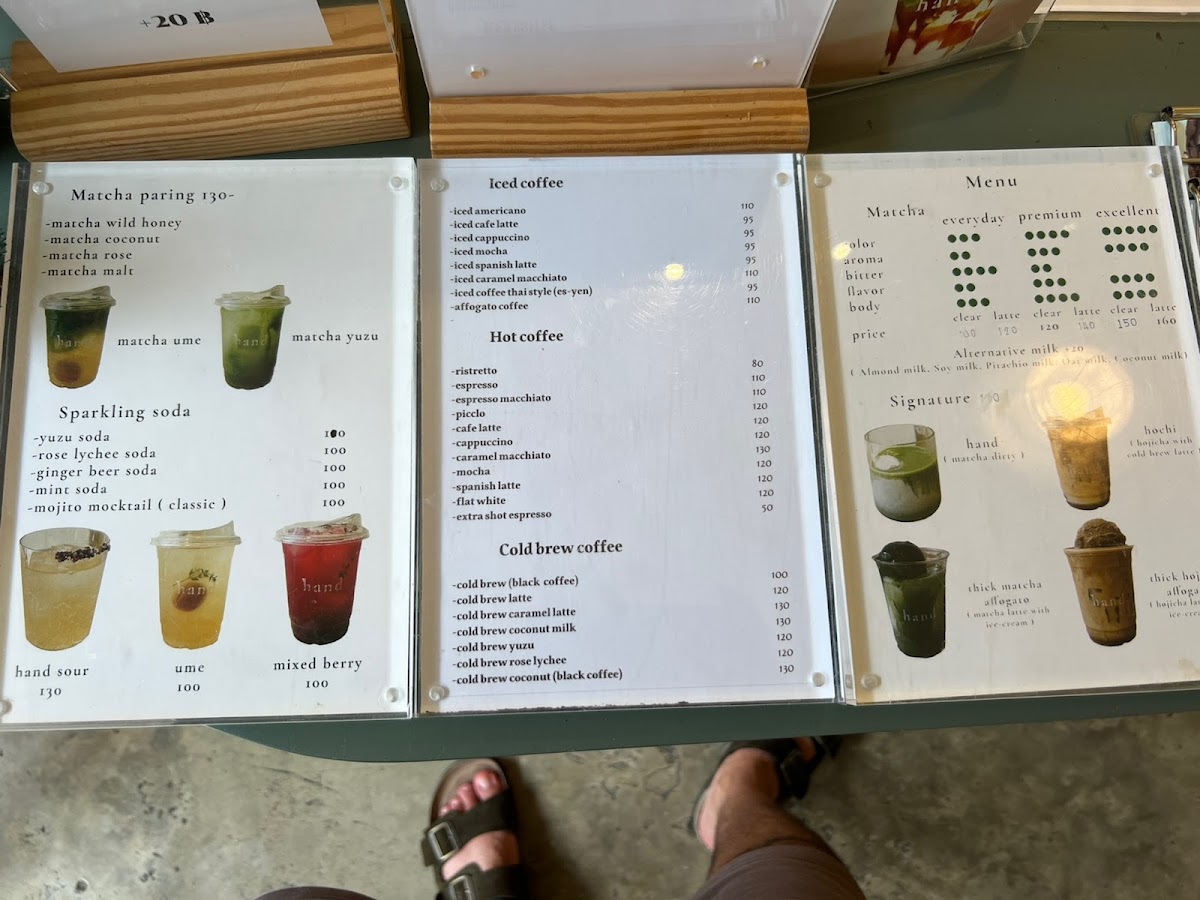 Hand matcha & crossiant - 5