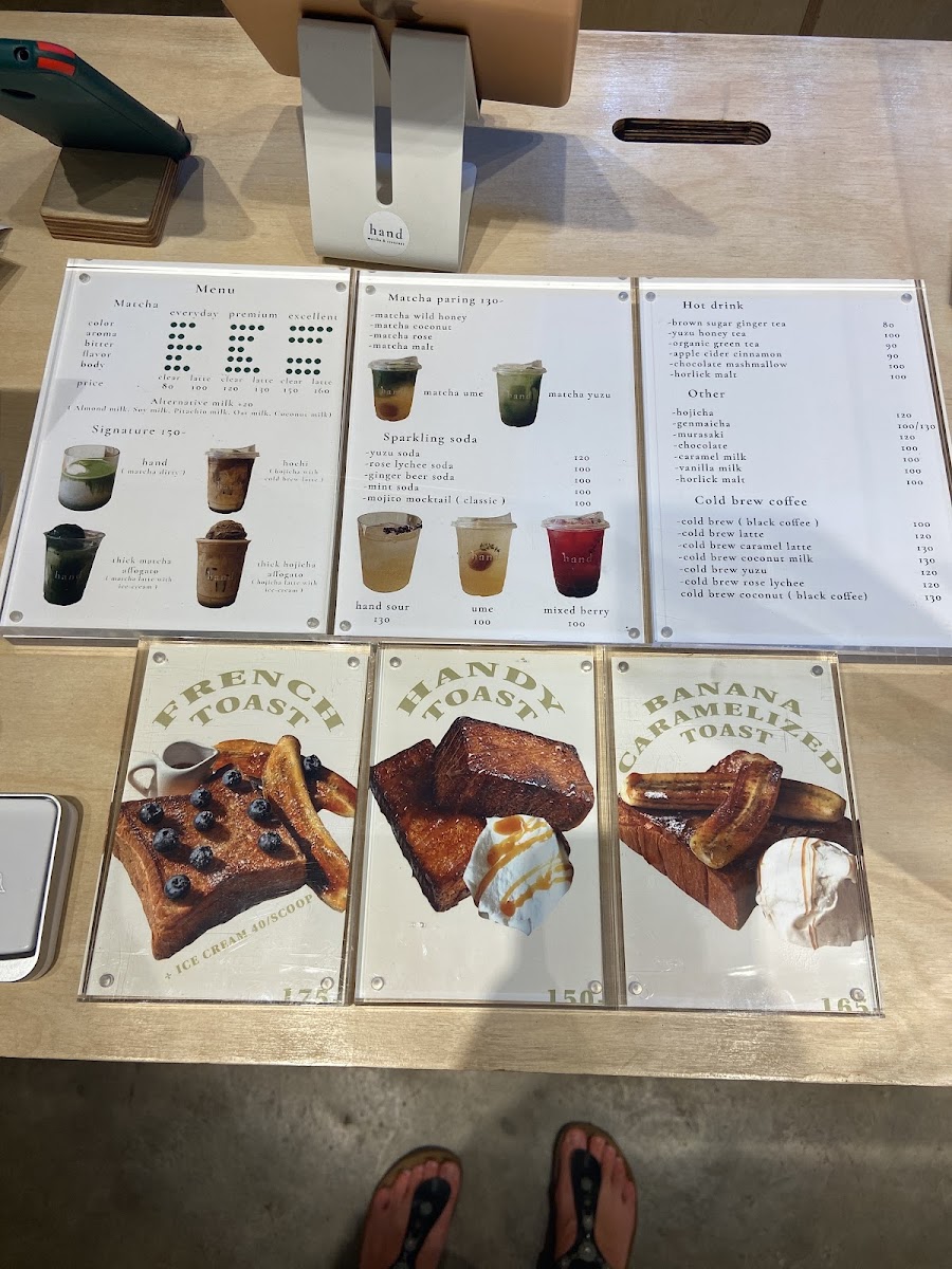 Hand matcha & crossiant - 6