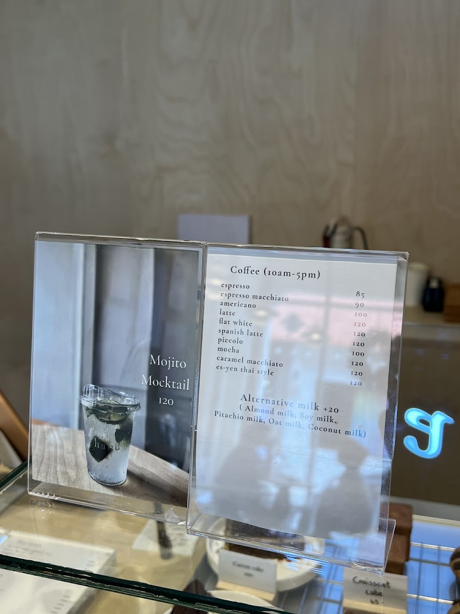 Hand matcha & crossiant - 8