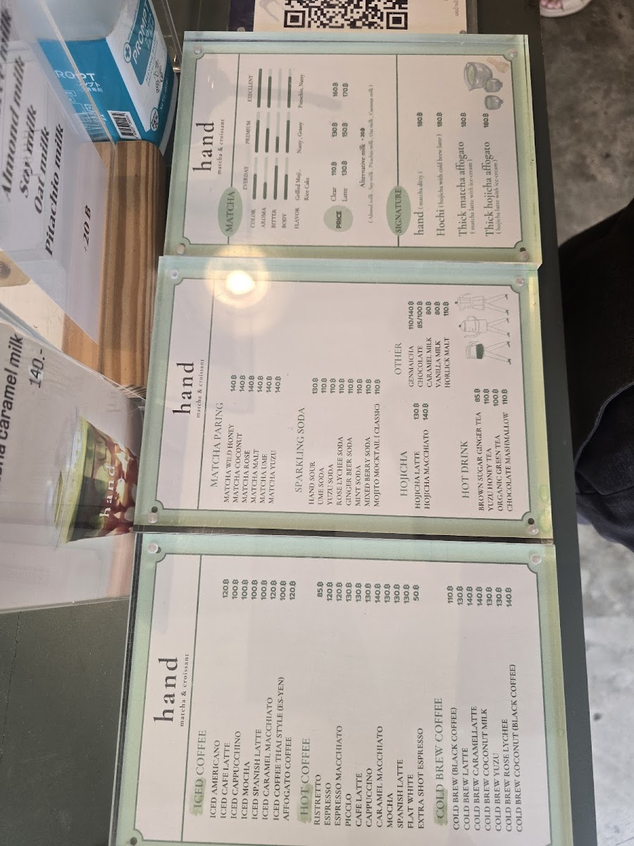 Hand matcha & crossiant - 9