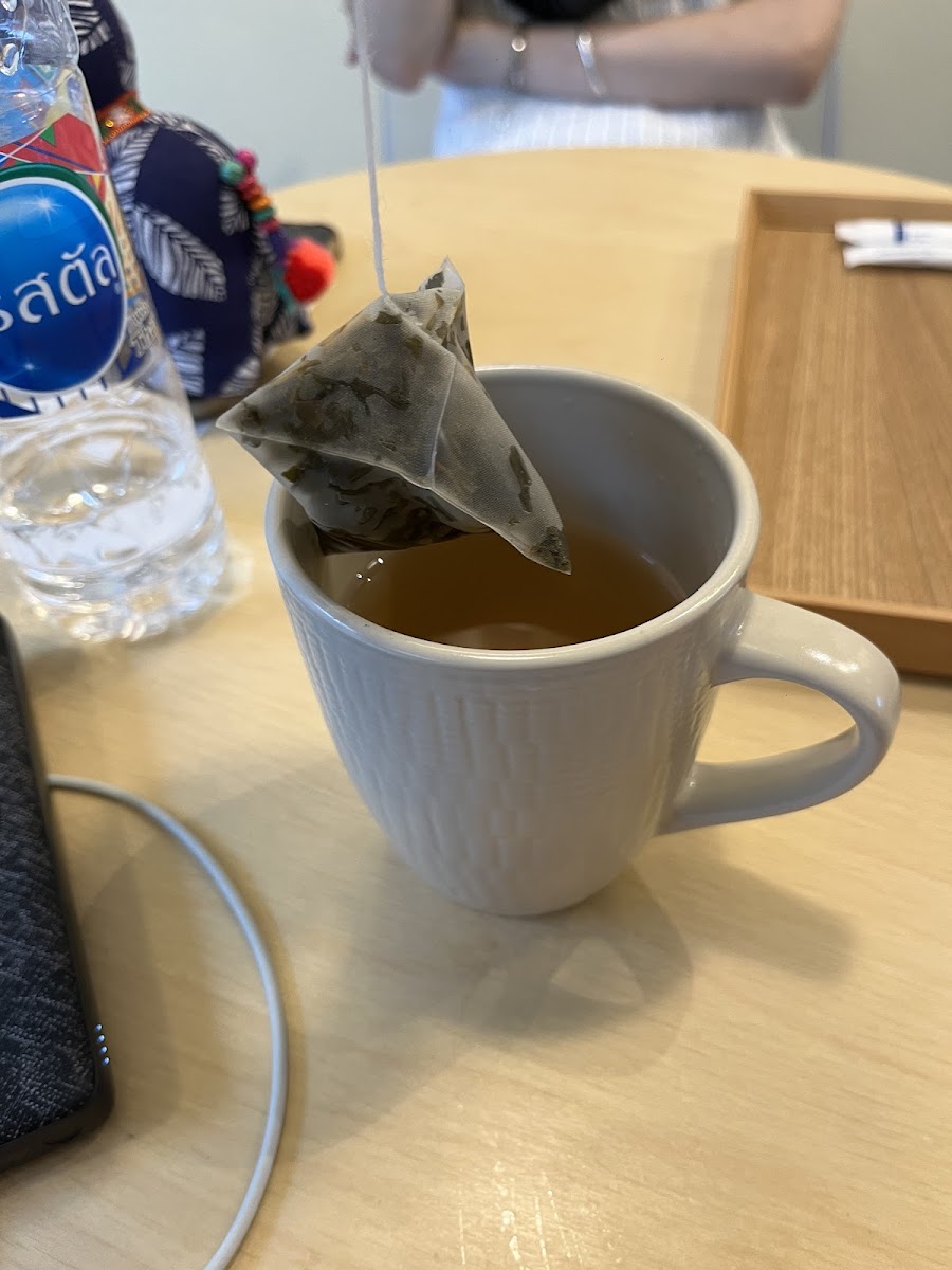 Hand matcha & crossiant - 7