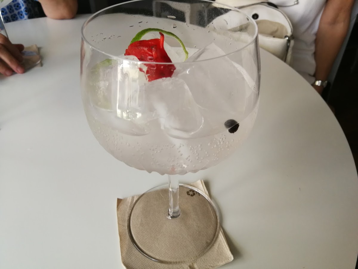 Vinoteca Cafetería Noche y Día - 9