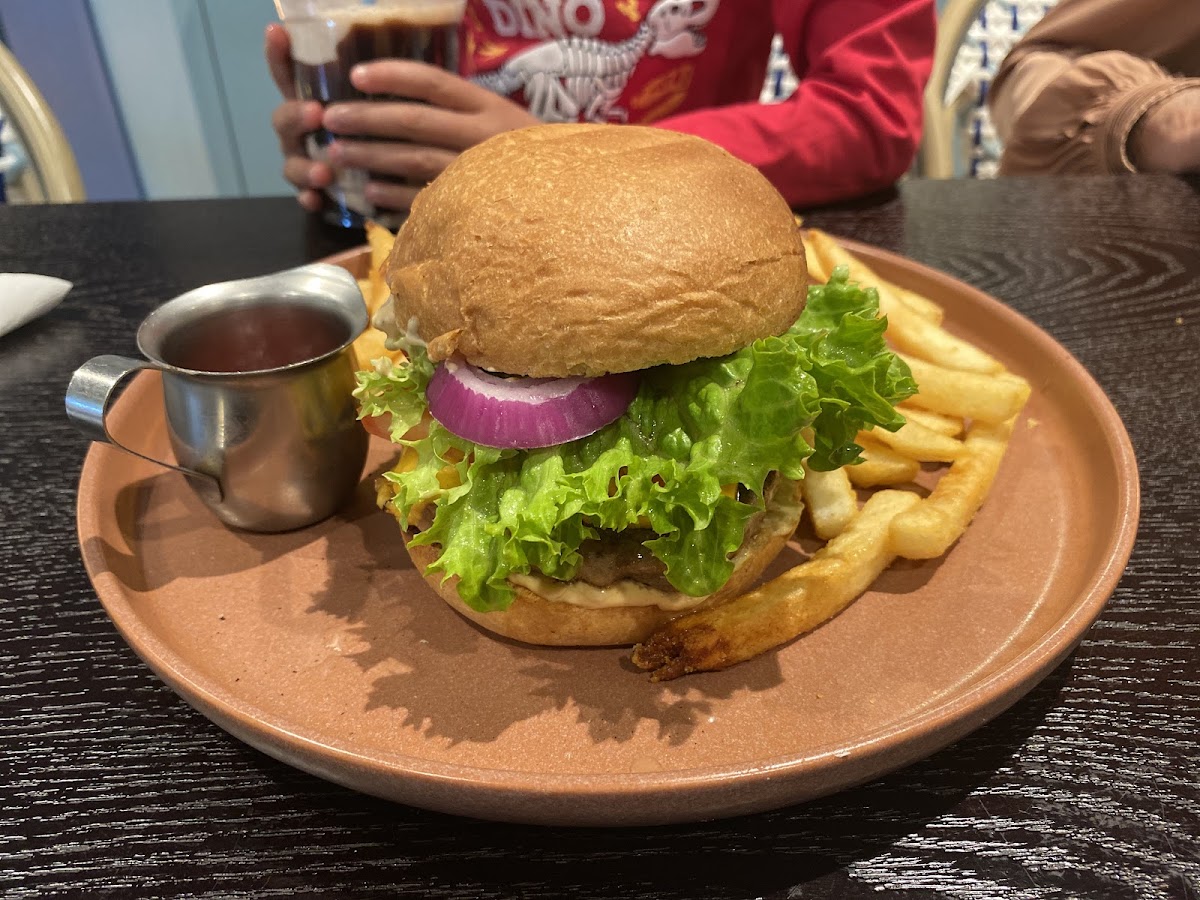 DeFrance Macarthur Square - 10