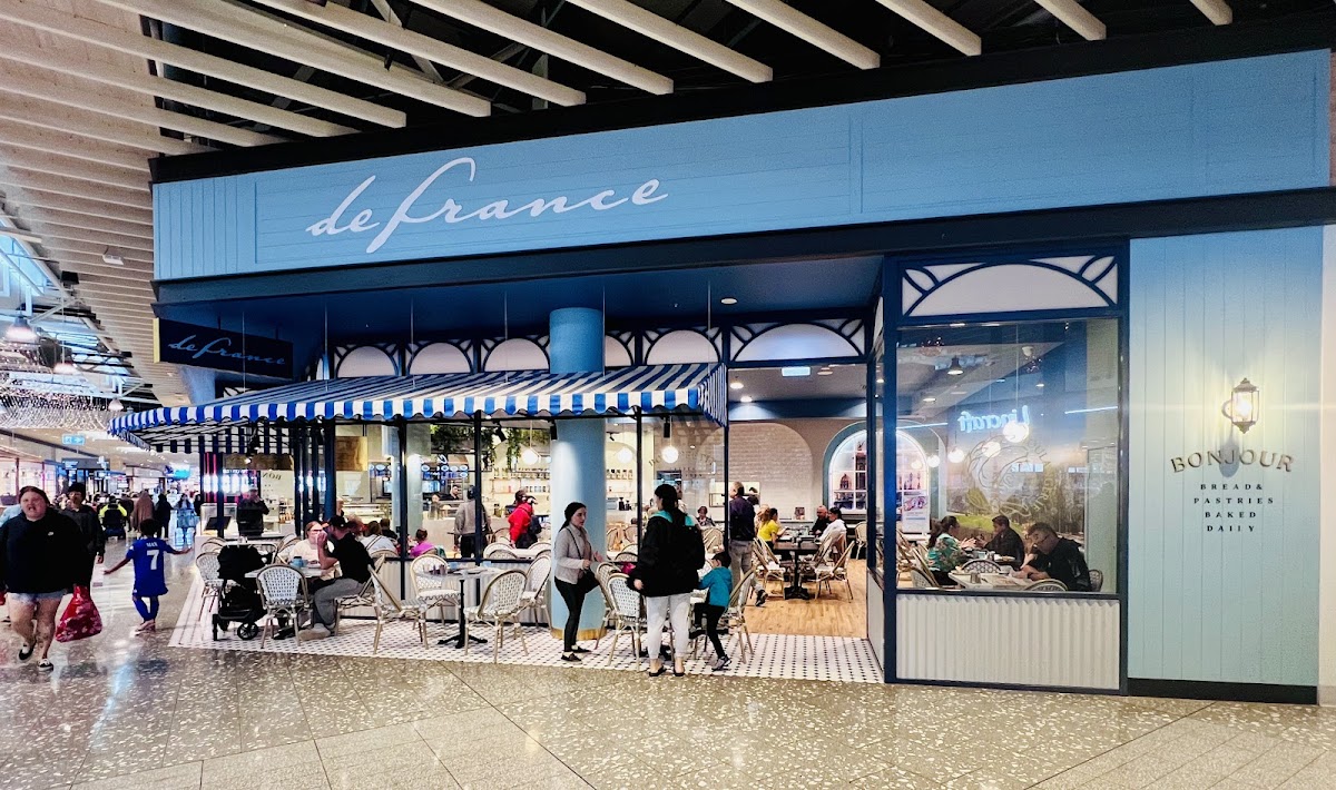 DeFrance Macarthur Square - 3