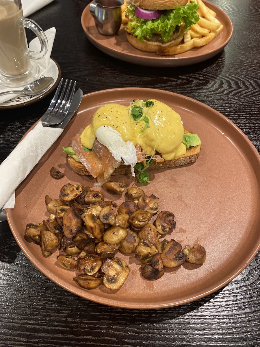 DeFrance Macarthur Square - 7