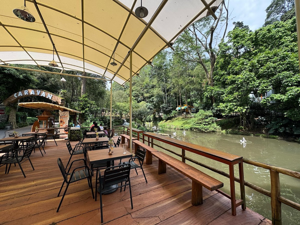 Caravan Cafe & Eatery