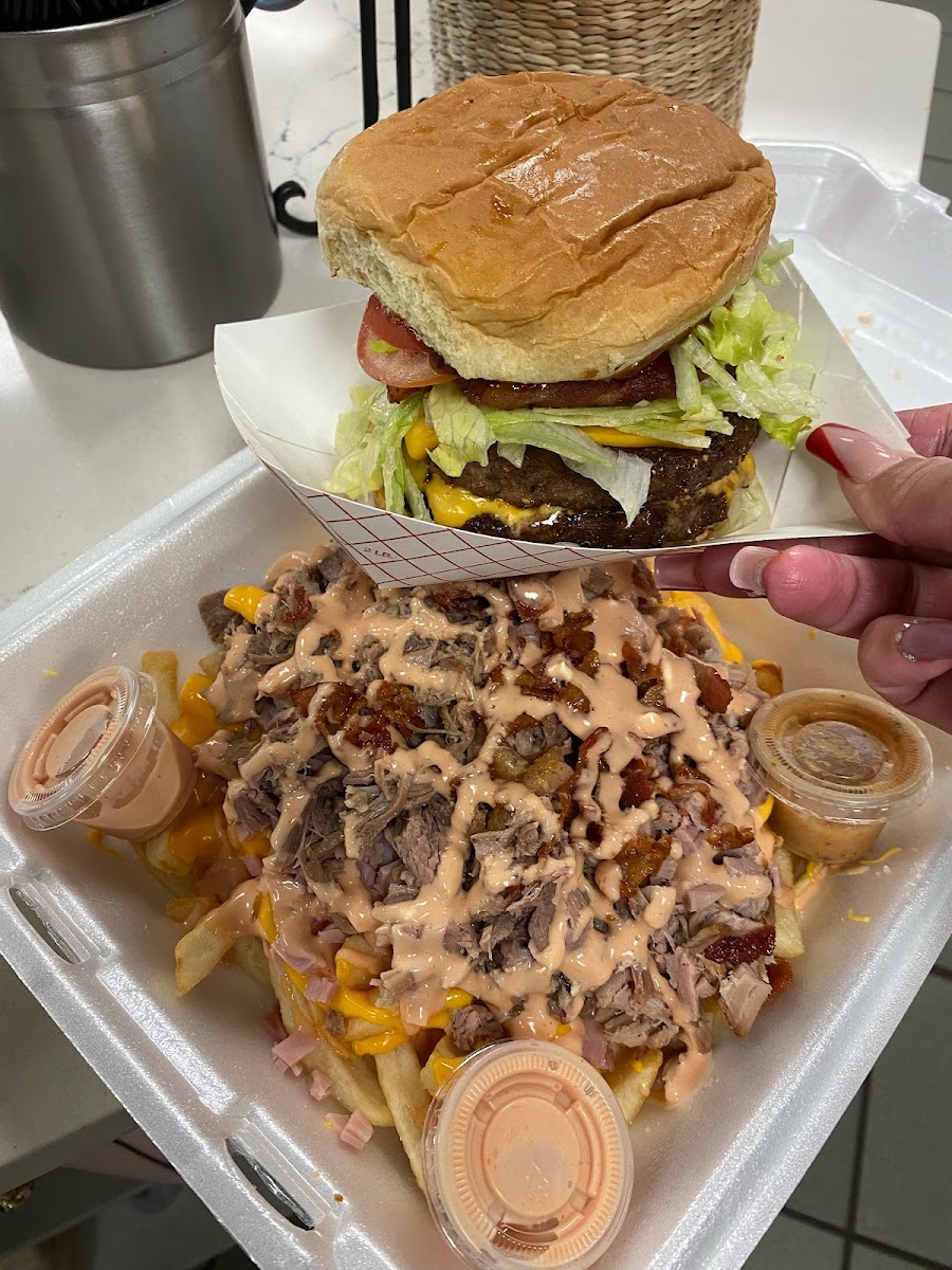 Munching Corner Cafe by Greenway Ford - 2