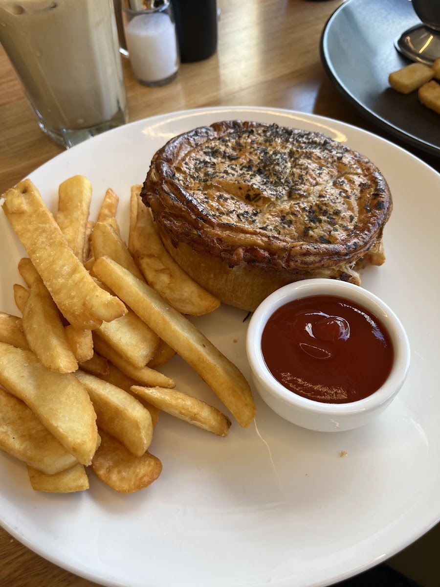 Pretty's Place Bar & Grill - 9