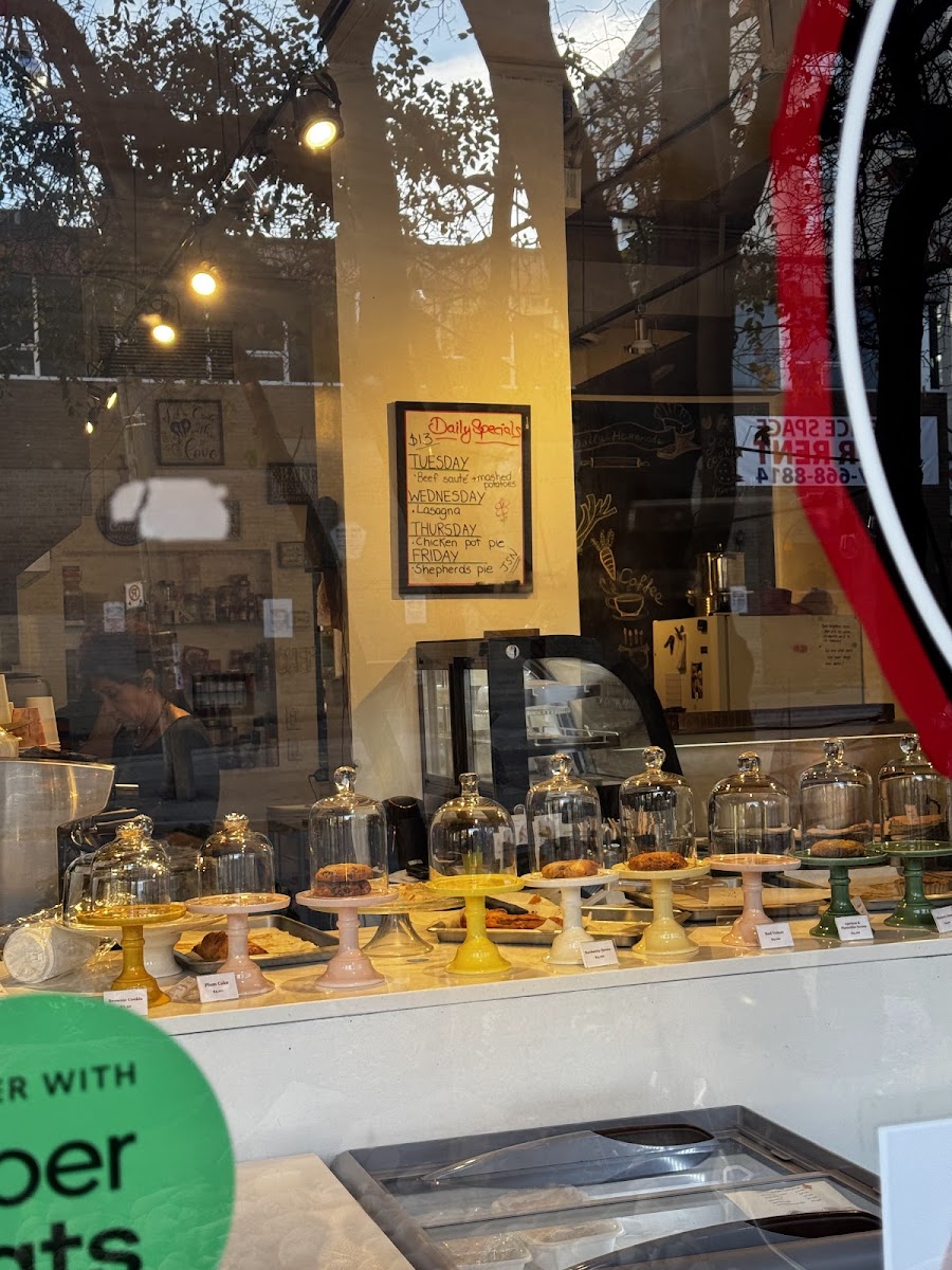 Deno Delight Café and Bakery - 8