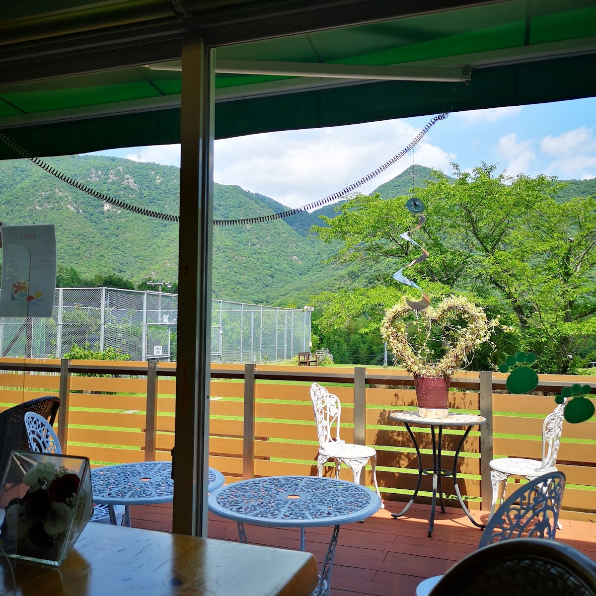 Bow Wow Wow Dog Run and Cafe