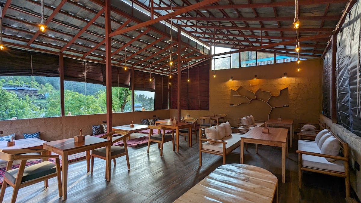 Humming Woods Cafe & Stay