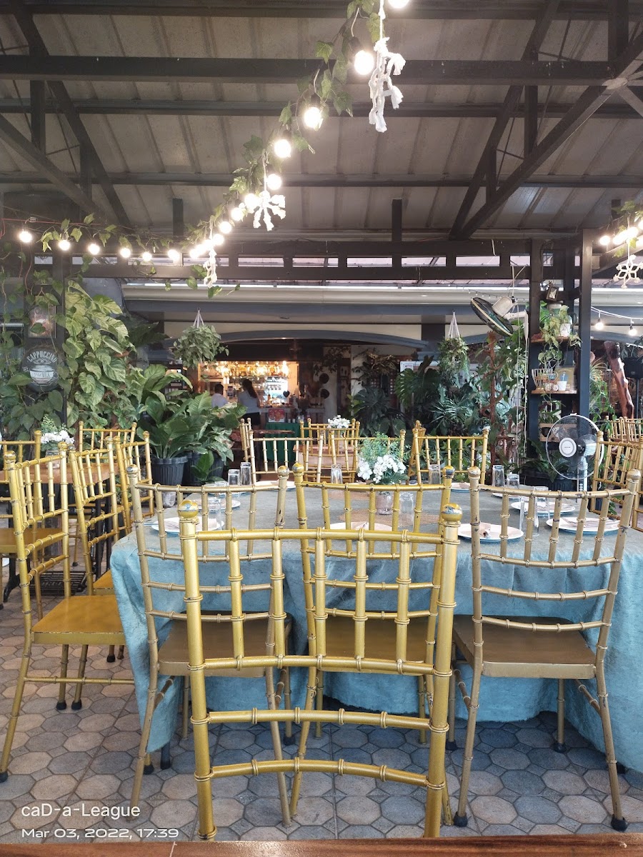 Cafe Cloud by Wooden Plate Garden