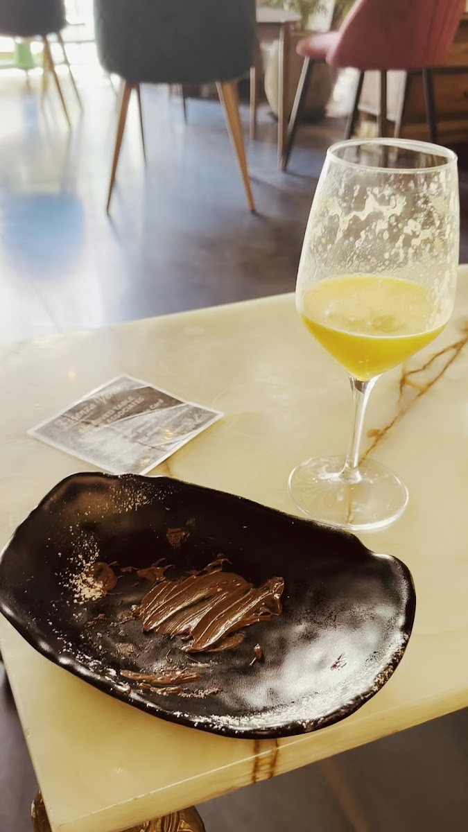 Caffè & Libri- Cocktail & Library - 2