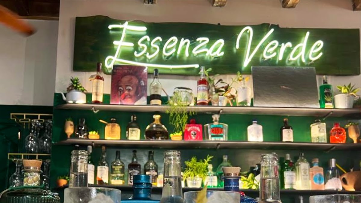 Caffè & Libri- Cocktail & Library - 3